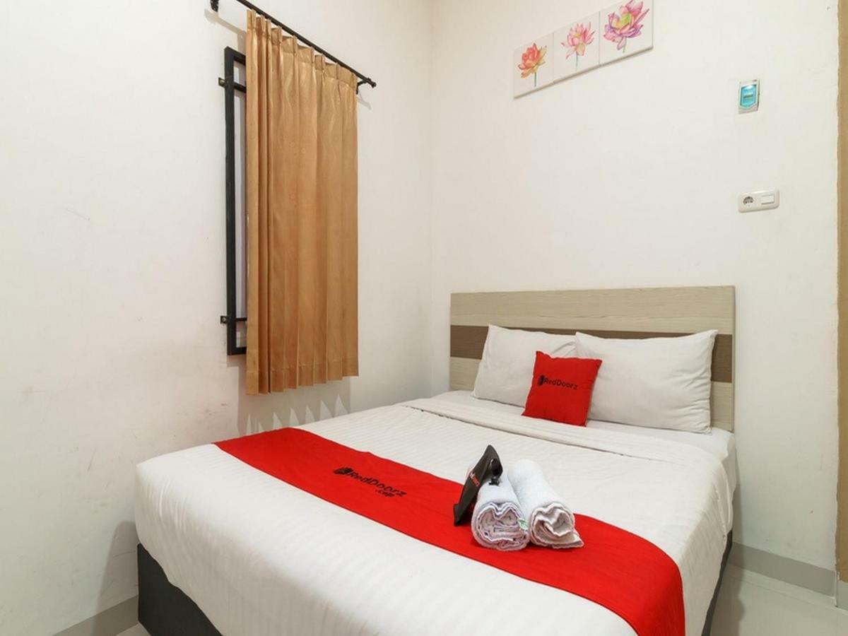 Reddoorz At Tara Homestay Палембанг Экстерьер фото