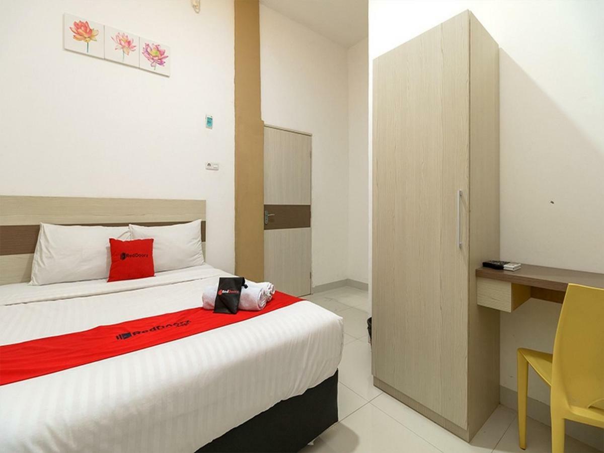 Reddoorz At Tara Homestay Палембанг Экстерьер фото
